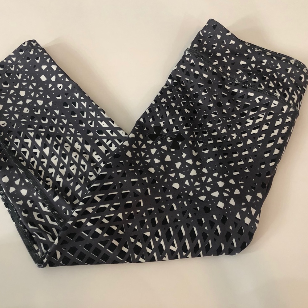 Under Armour Youth medium cropped leggings